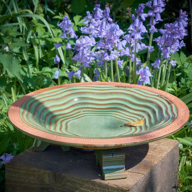 Echoes bird bath with 3 glazed feet